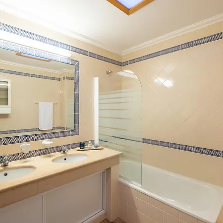 #25 Charming Sea View Privateterrace & Jacuzzi * Albufeira